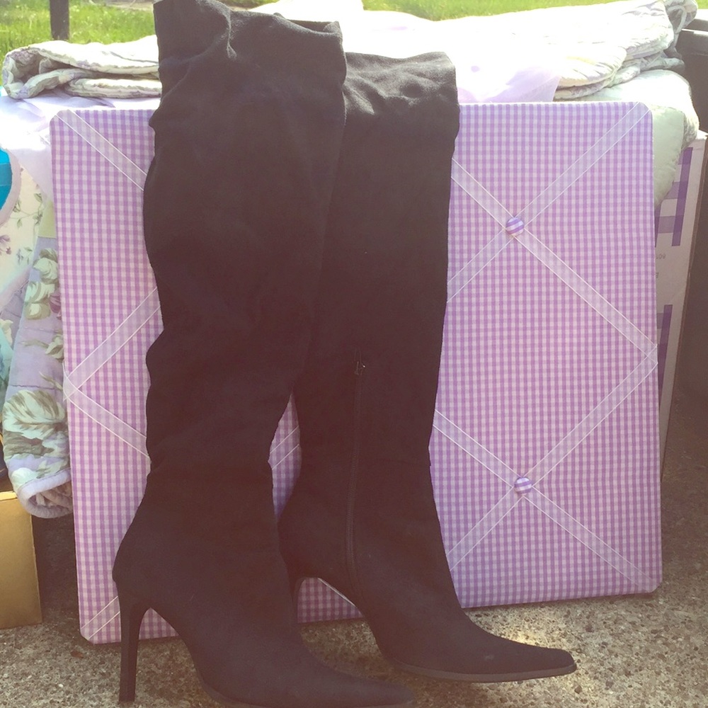 Seductive, over the knee, black boots! 🖤